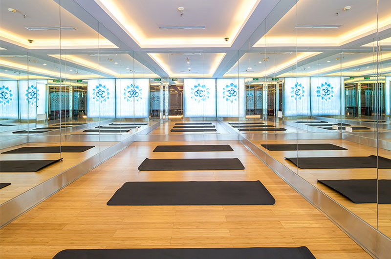 Có nên chọn tập luyện tại một phòng tập yoga?
