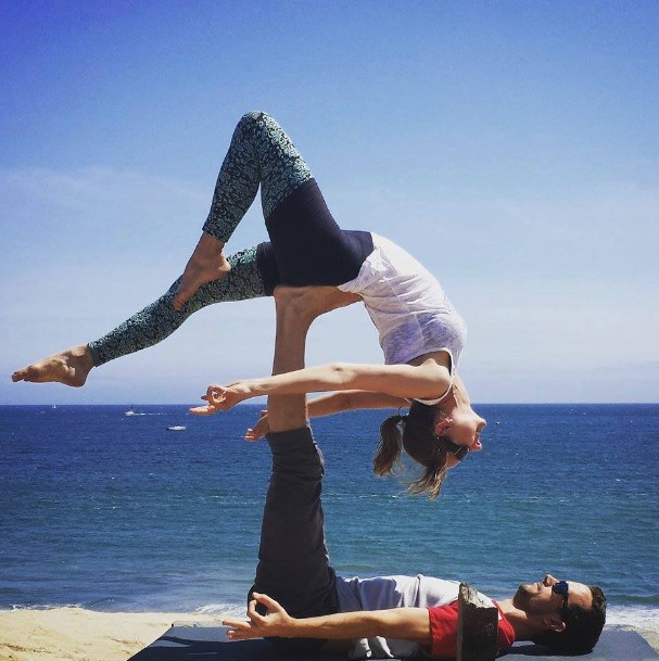 yoga đôi nam nữ