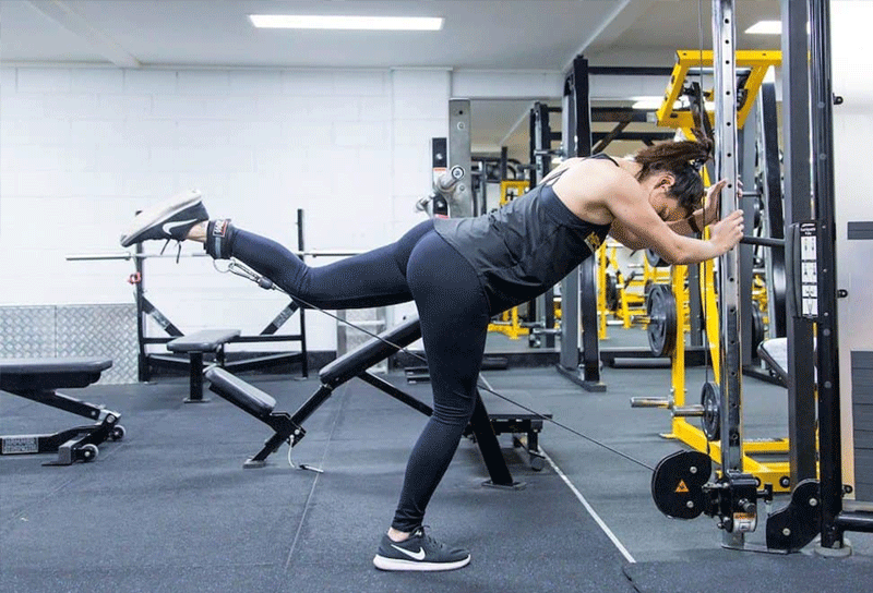 Cách tập Glute Kickback đúng cách