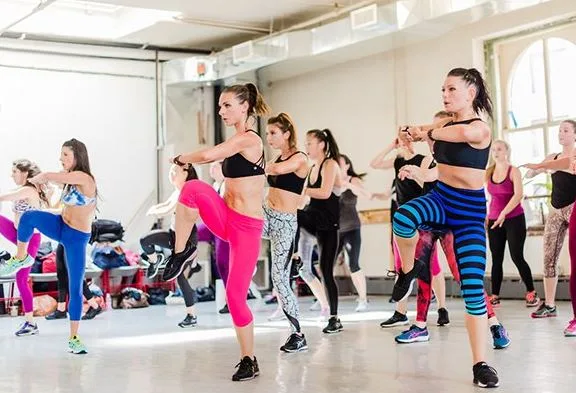 Aerobic là bài tập kết hợp hài hòa giữa nhiều bộ phận trên cơ thể