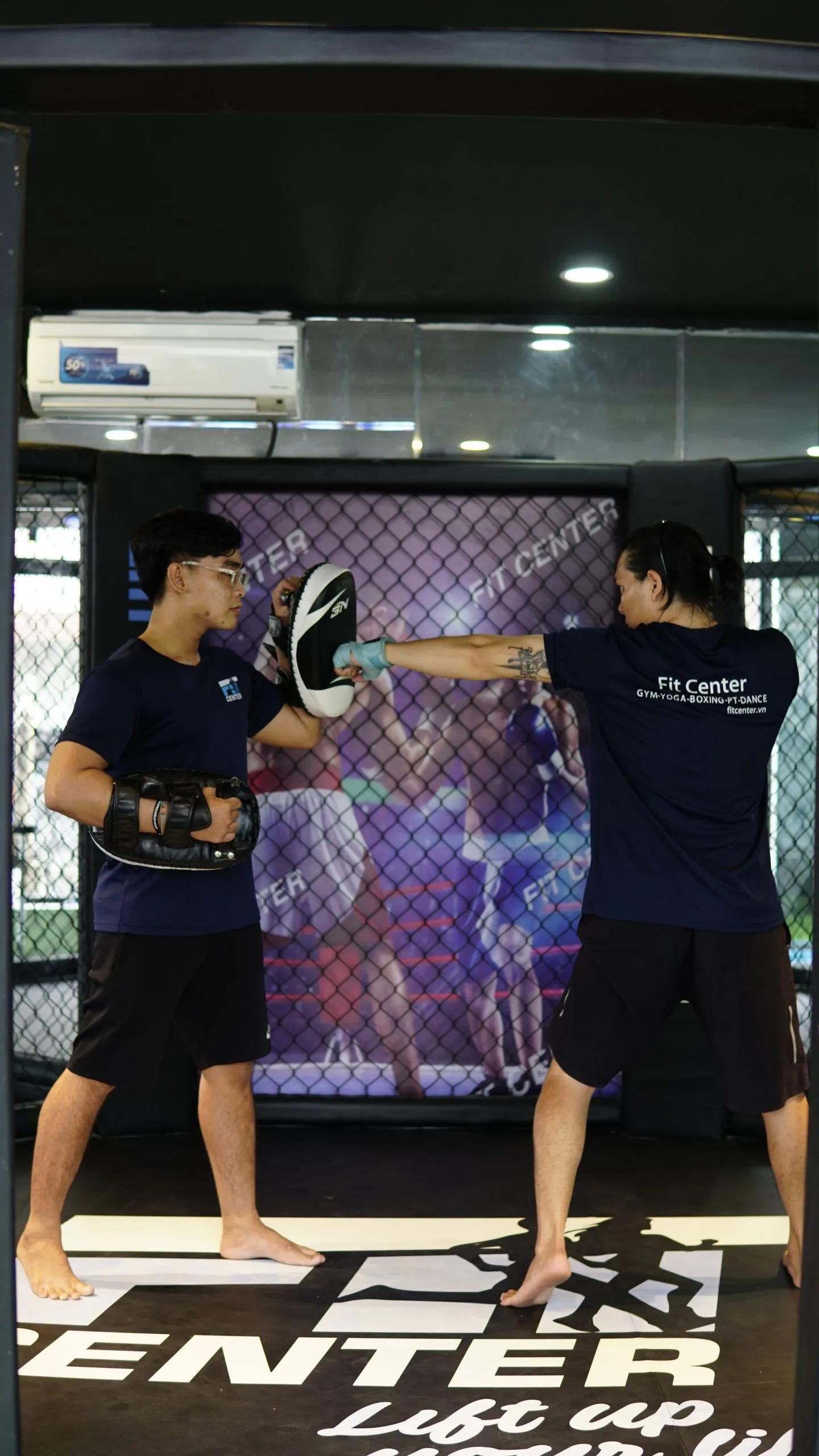 5 Kỹ Thuật Võ Muay Thái Cơ Bản Mà Người Tập Cần Biết huong dan ky thuat vo muay thai co ban scaled 3 Hướng dẫn cách đấm trong võ muay Thái cơ bản