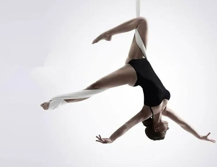 Những công dụng của yoga bay mà bạn nên biết gioi thieu ve yoga bay aerial yoga 2 Công dụng của Yoga bay