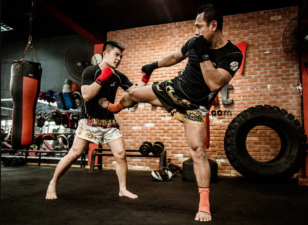Sự Khác Nhau Giữa Muay Thái Và Boxing muay thai va 4 Những điểm khác nhau về tư thế khi luyện tập Muay Thái Và Boxing