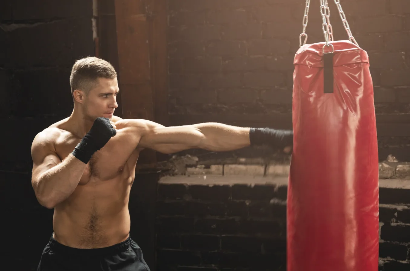 Sự Khác Nhau Giữa Muay Thái Và Boxing tu the tay trong muay thai va 3 Muay Thái Và Boxing
