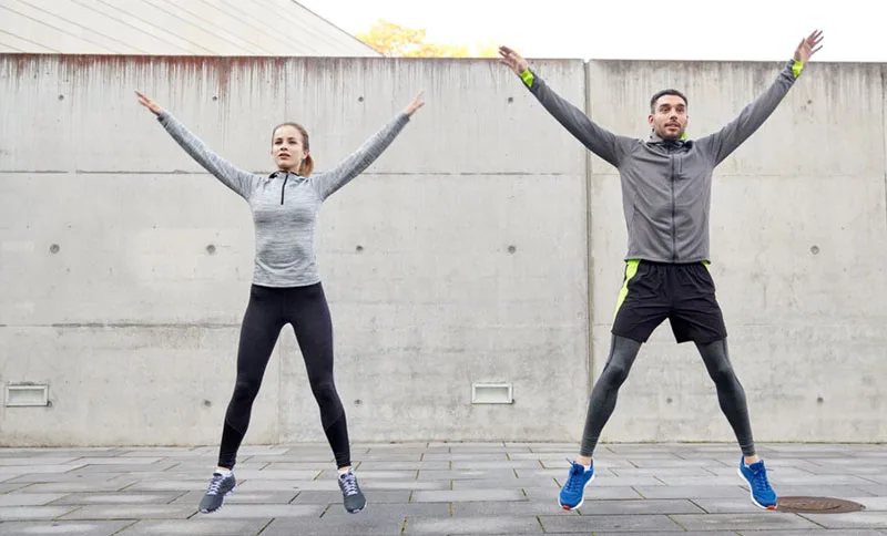 Động tác Jumping Jacks