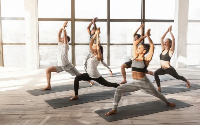 Tập Yoga Đá Muối Gần Đây – Lớp Tập Thư Giãn, Detox Và Phục Hồi Toàn Diện Tại Fitcenter yoga flow 1 Yoga Flow - Sự hòa hợp giữa tâm hồn và cơ thể