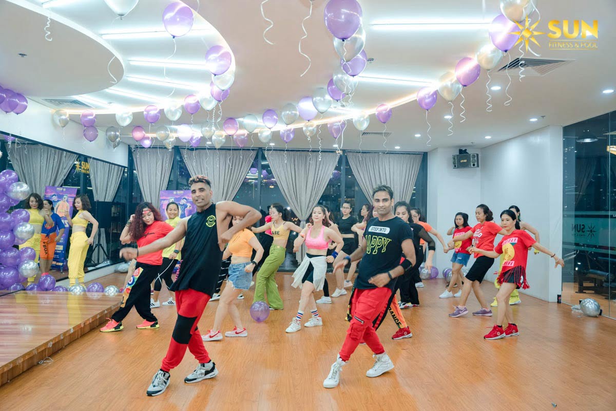 Khám Phá Học Nhảy Zumba - Bí Quyết Đưa Vóc Dáng Thăng Hoa và Sức Khỏe Vững Bền kham pha hoc nhay zumba bi quyet dua voc dang thang hoa va suc khoe vung ben 68f99a415346b 4 Khám Phá Học Nhảy Zumba - Bí Quyết Đưa Vóc Dáng Thăng Hoa và Sức Khỏe Vững Bền